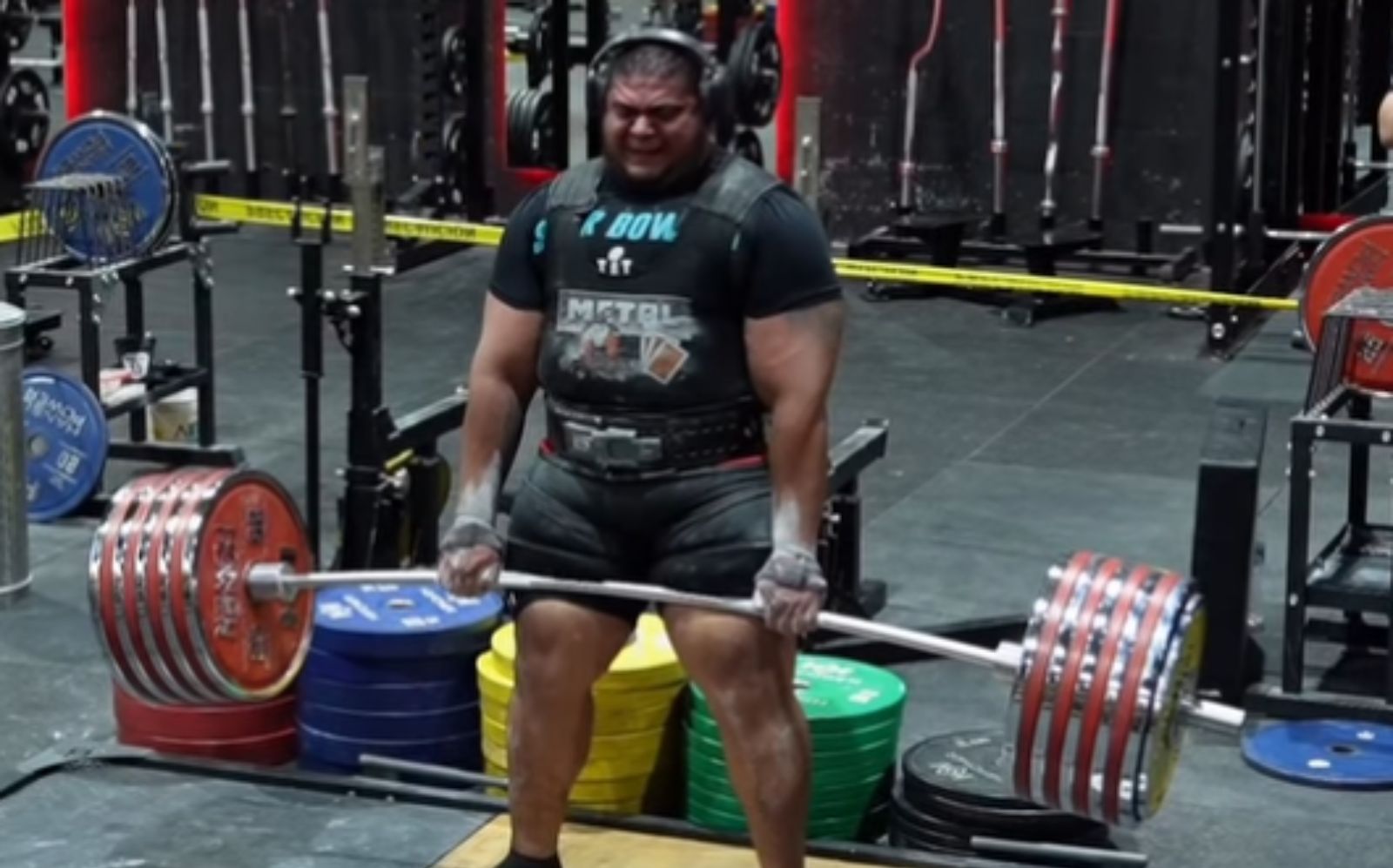 Raul Flores locks out a 504.04-kilogram deadlift in training