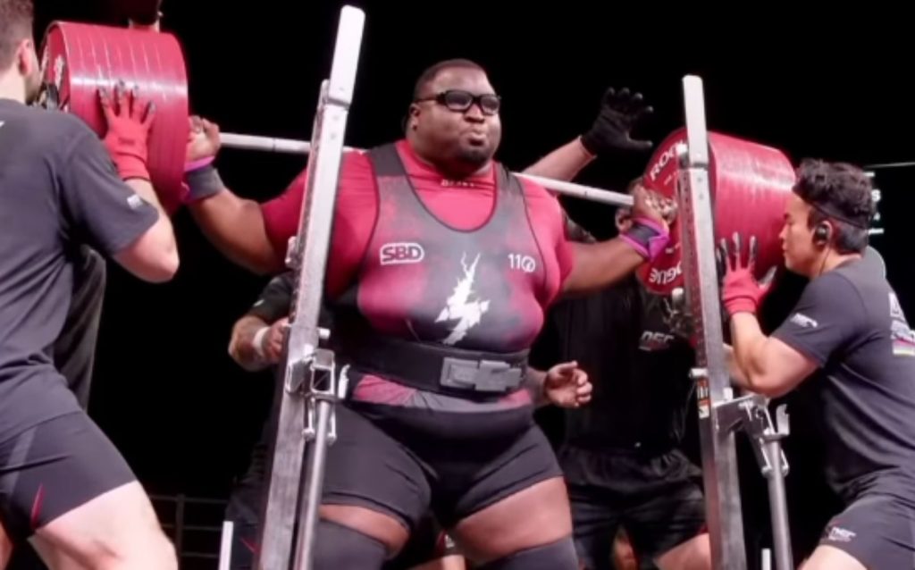 Devonte Lewis completes a 480-kilogram raw squat at AMP Rising Tide