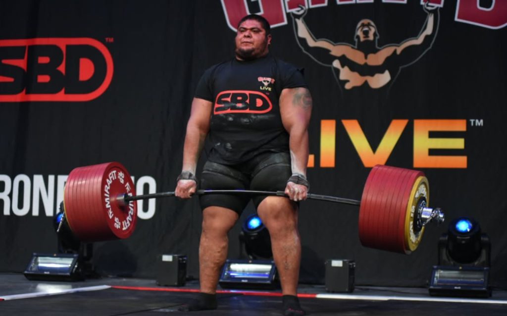 Raul Flores locks out a 511 kg deadlift world record in Birmingham